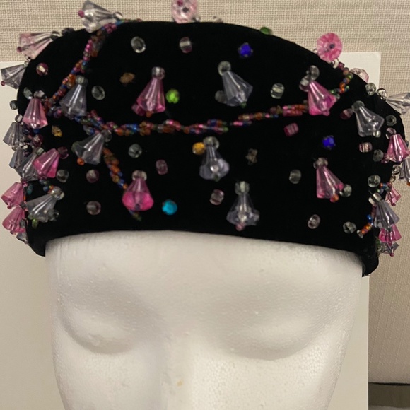 Fabulous 40s Pill Box Hat by Mr. Milton - Picture 2 of 4